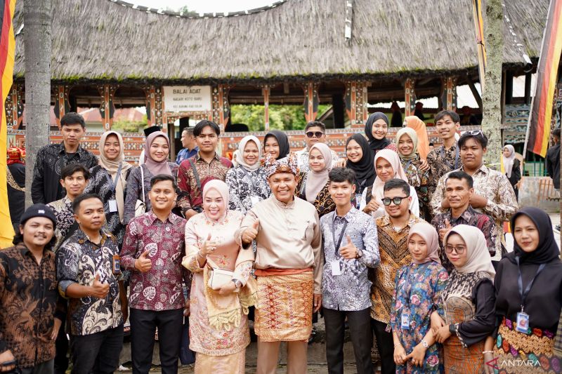 Bupati Solok saksikan gebyar alek barayo basamo di Desa Koto&nbsp;Baru