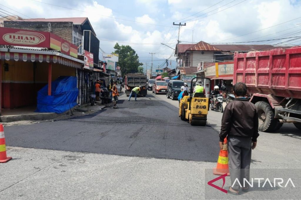 Pemkot Padang Kebut Perbaikan Jalan Kotauntuk Kenyamanan&nbsp;Masyarakat