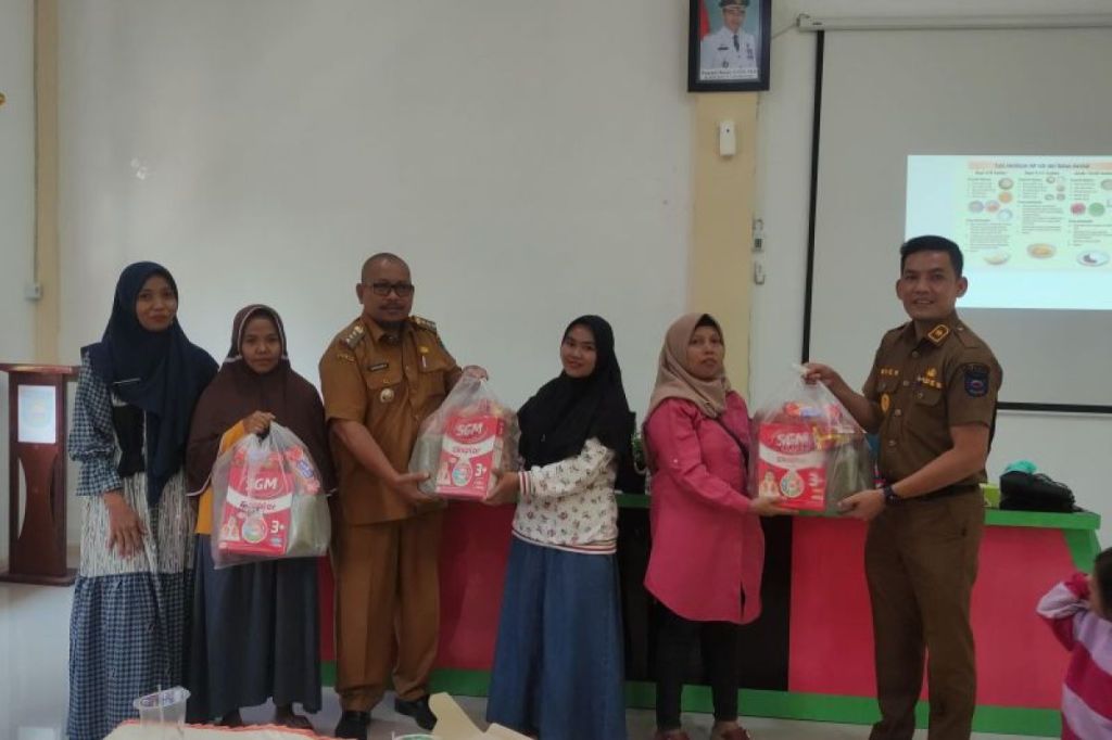 Pemdes Kubang Tangah Sawahlunto Turunkan Jumlah Stunting Dengan Bantuan&nbsp;PMT