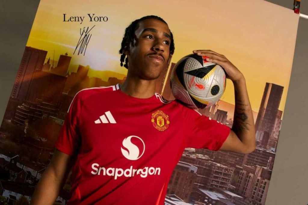 Manchester United rampungkan transfer Leny Yoro dari&nbsp;Lille