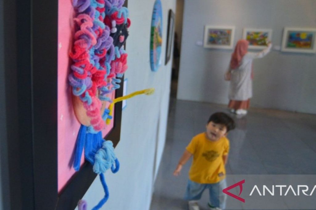63 karya anak kolaborasi dengan penyandang disabilitas dipamerkan di Galeri Taman Budaya&nbsp;Sumbar