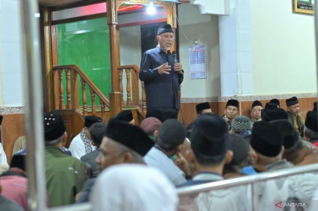 Gubernur Mahyeldi Ajak Masyarakat Membiasakan Dzikir sebagai Wadah Mendekatkan diri kepada&nbsp;Allah