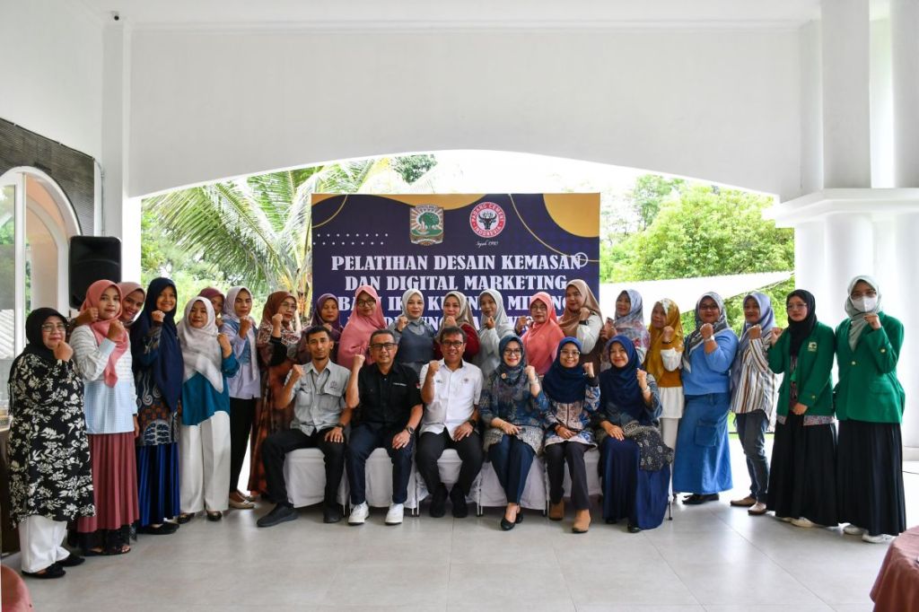 PT Semen Padang kolaborasi dengan LPPM UNAND gelar pelatihan desain kemasan dan digital marketing bagi&nbsp;IKM