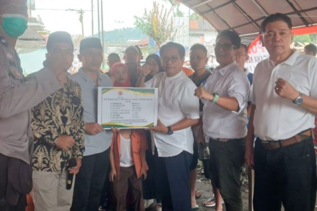 Legislator salurkan bantuan BNPB untuk korban kebakaran di Padang&nbsp;Pariaman