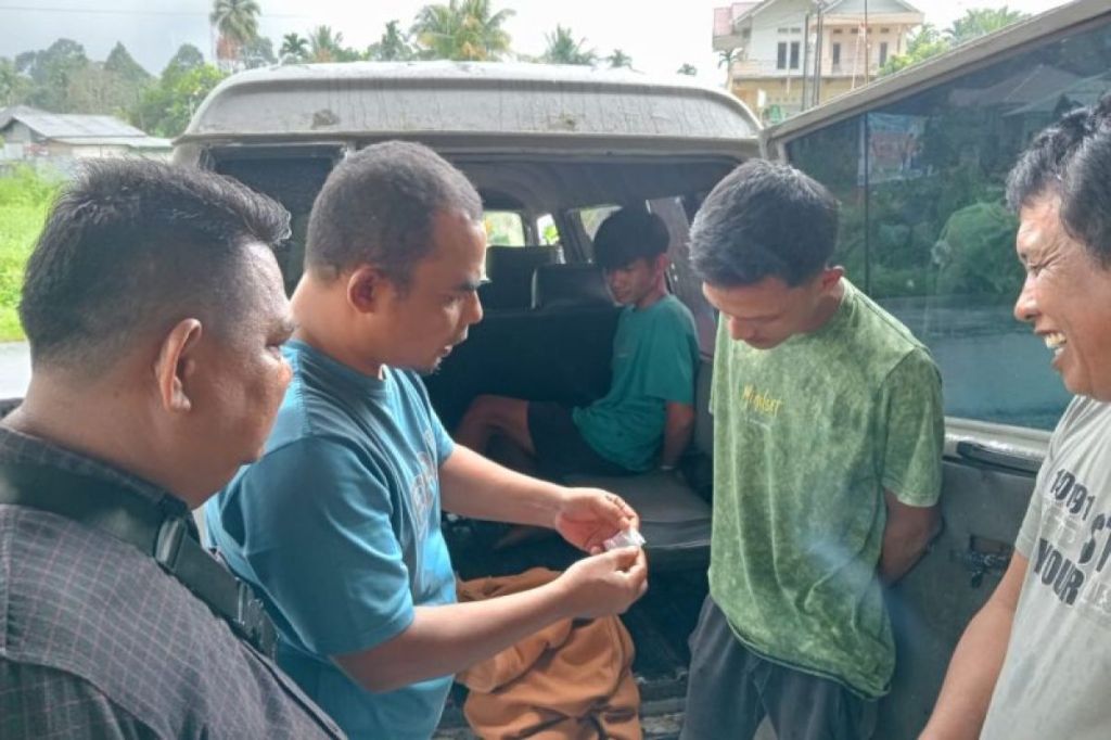 Polres Agam tangkap warga Kota Duri di angkutan umum bawa&nbsp;sabu-sabu