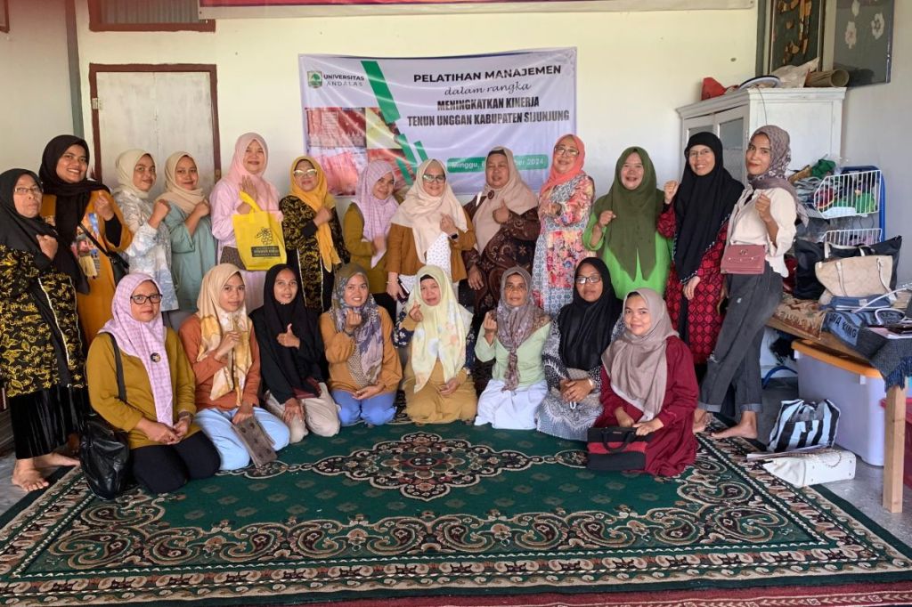 UNAND-UNIDHA berkolaborasi pemberdayaan pengembangan usaha Tenun&nbsp;Unggan